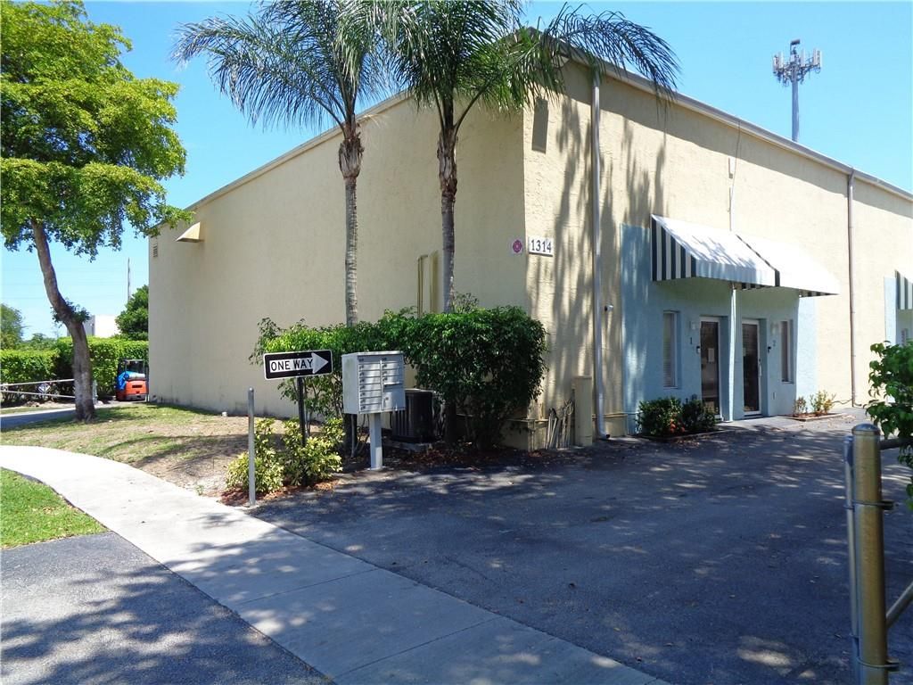 Photo of 1314 Neptune Dr, Boynton Beach, FL 33426 (MLS # F10331732)