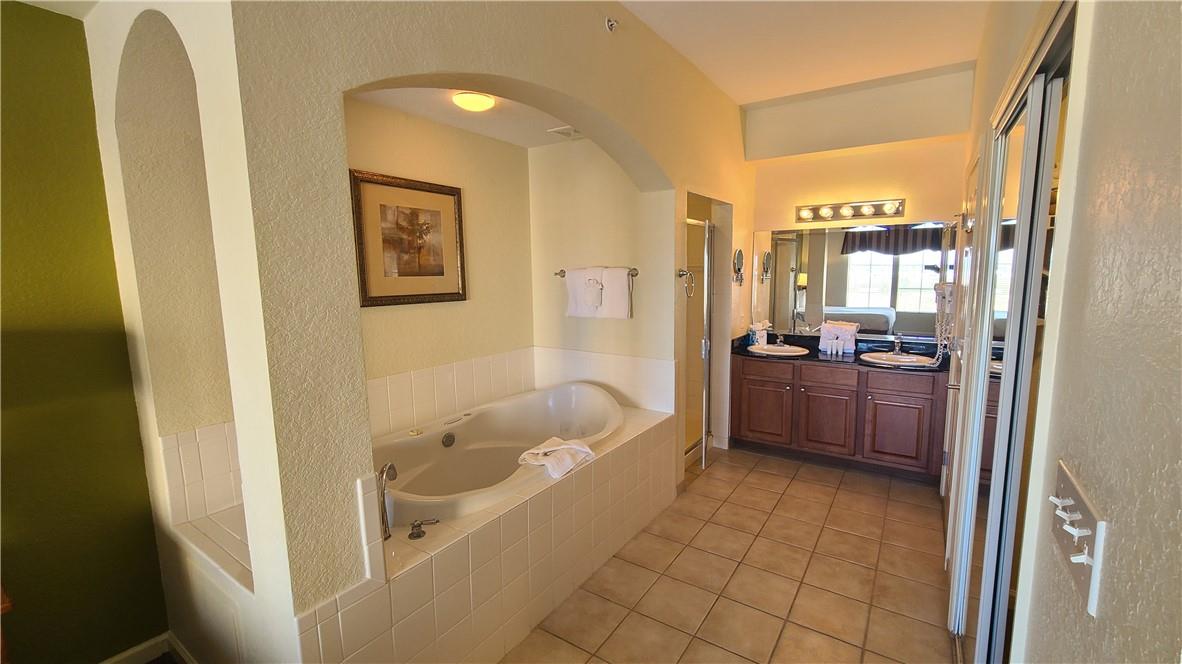 LAKE BUENA VISTA RESIDENC - Residential