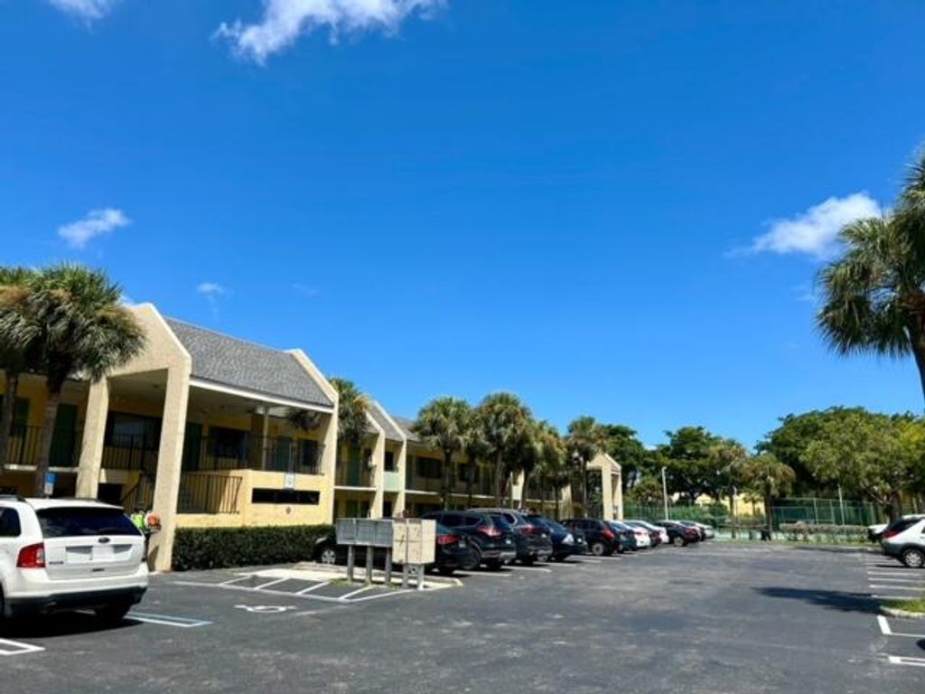 Photo of 1422 W Meadows Circle #1422, Boynton Beach, FL 33436 (MLS # R11016637)