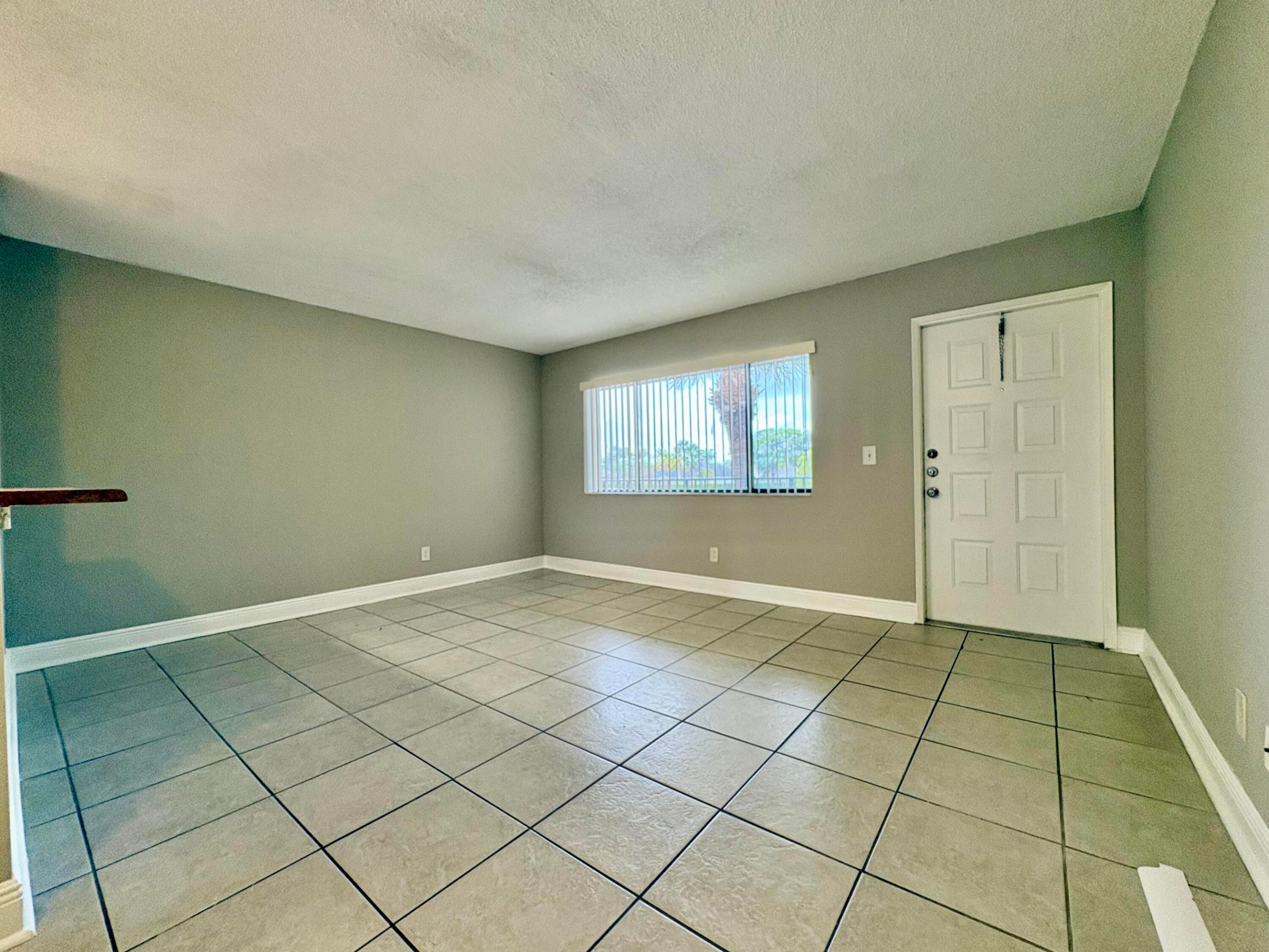 1422 W Meadows Circle 1422