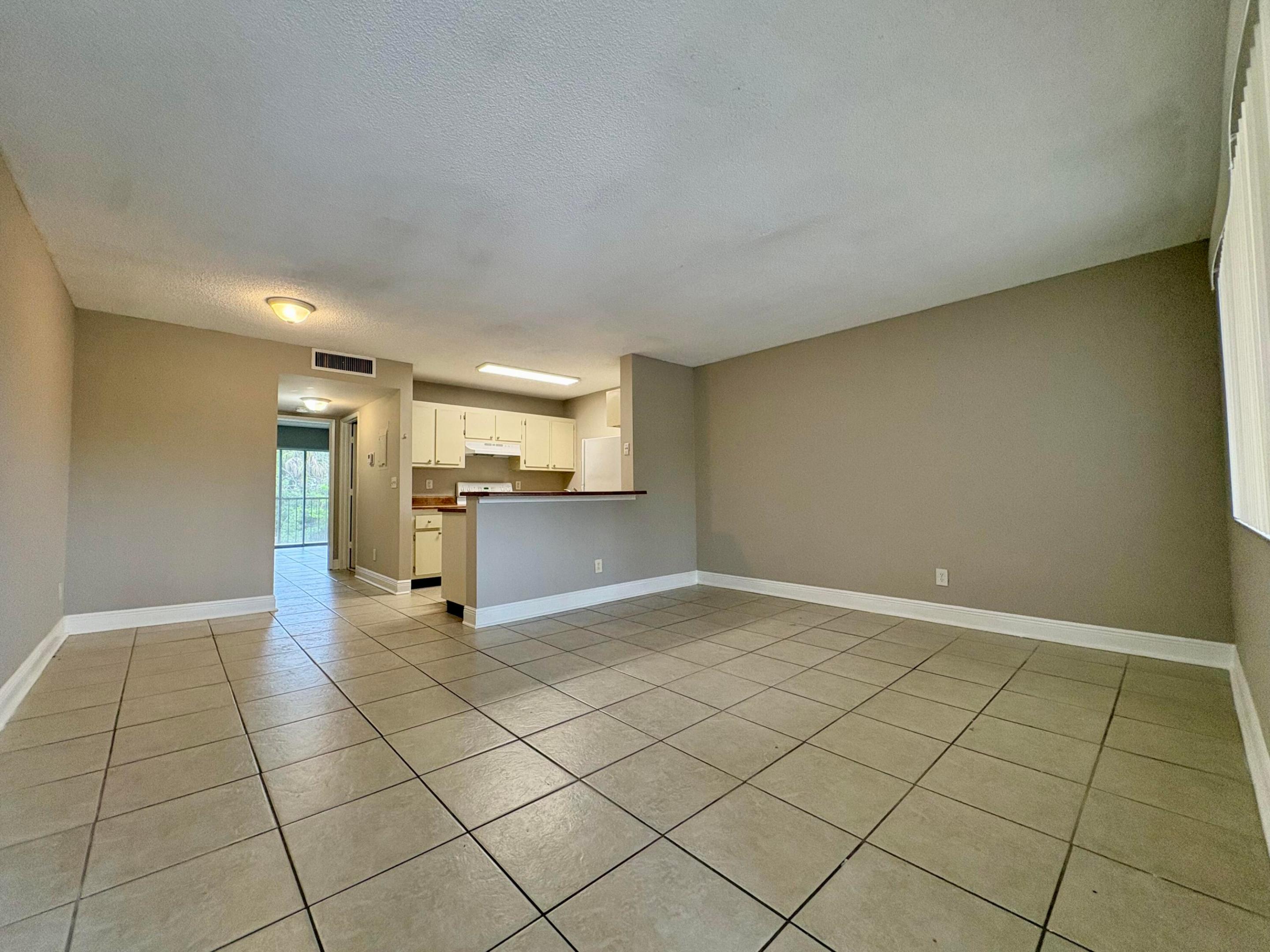 1422 W Meadows Circle 1422