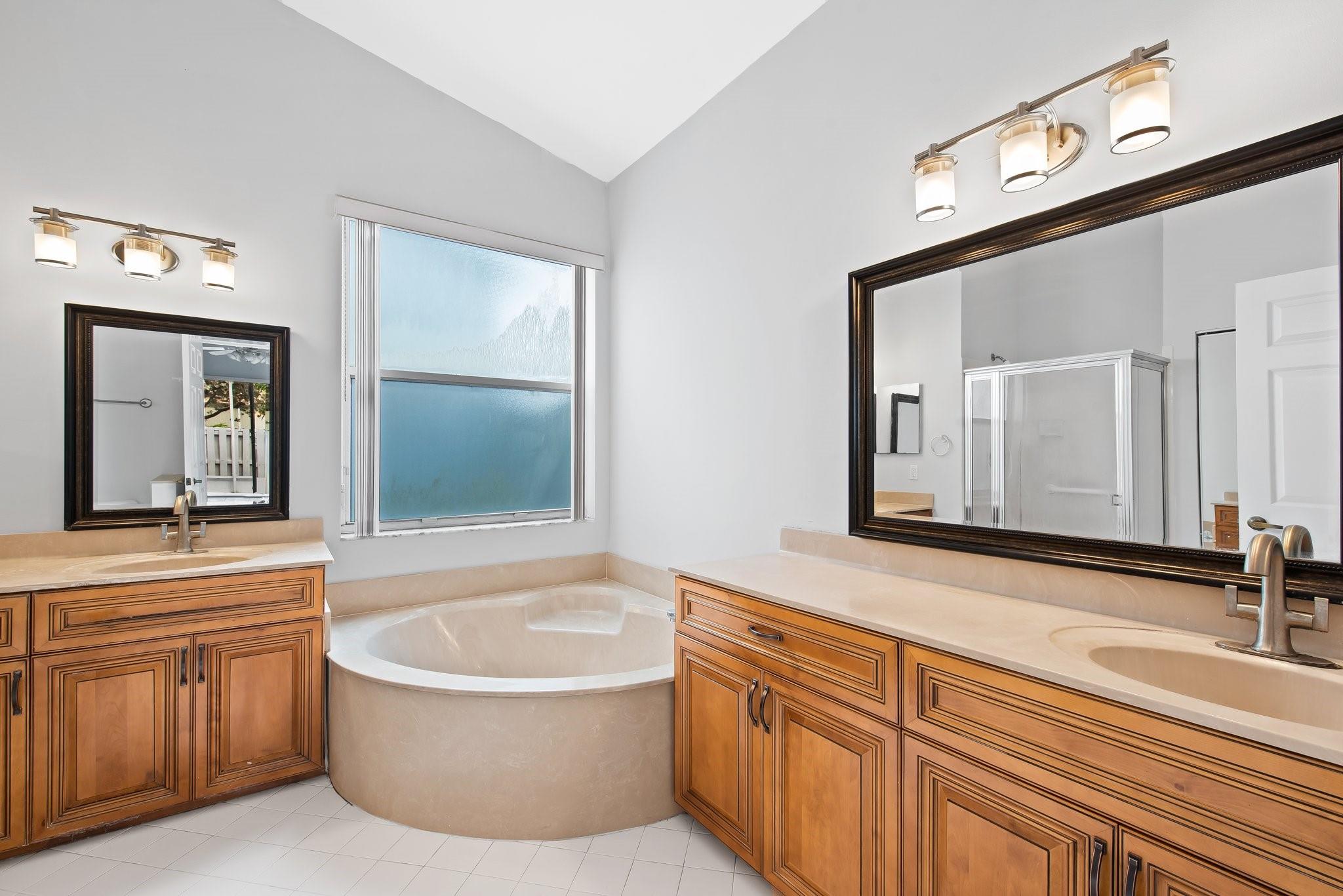 Towngate 156-11 B - Residential