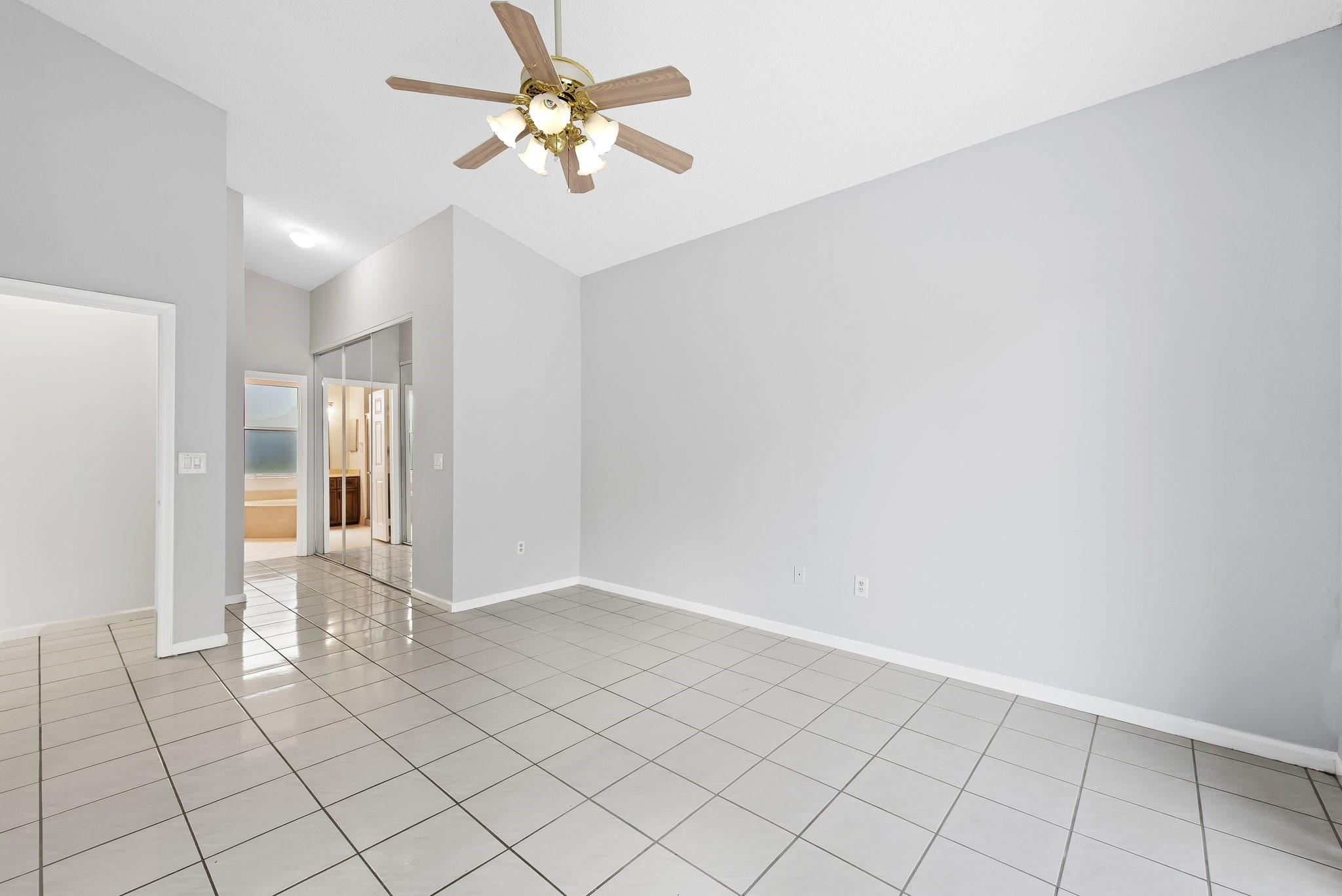 Towngate 156-11 B - Residential