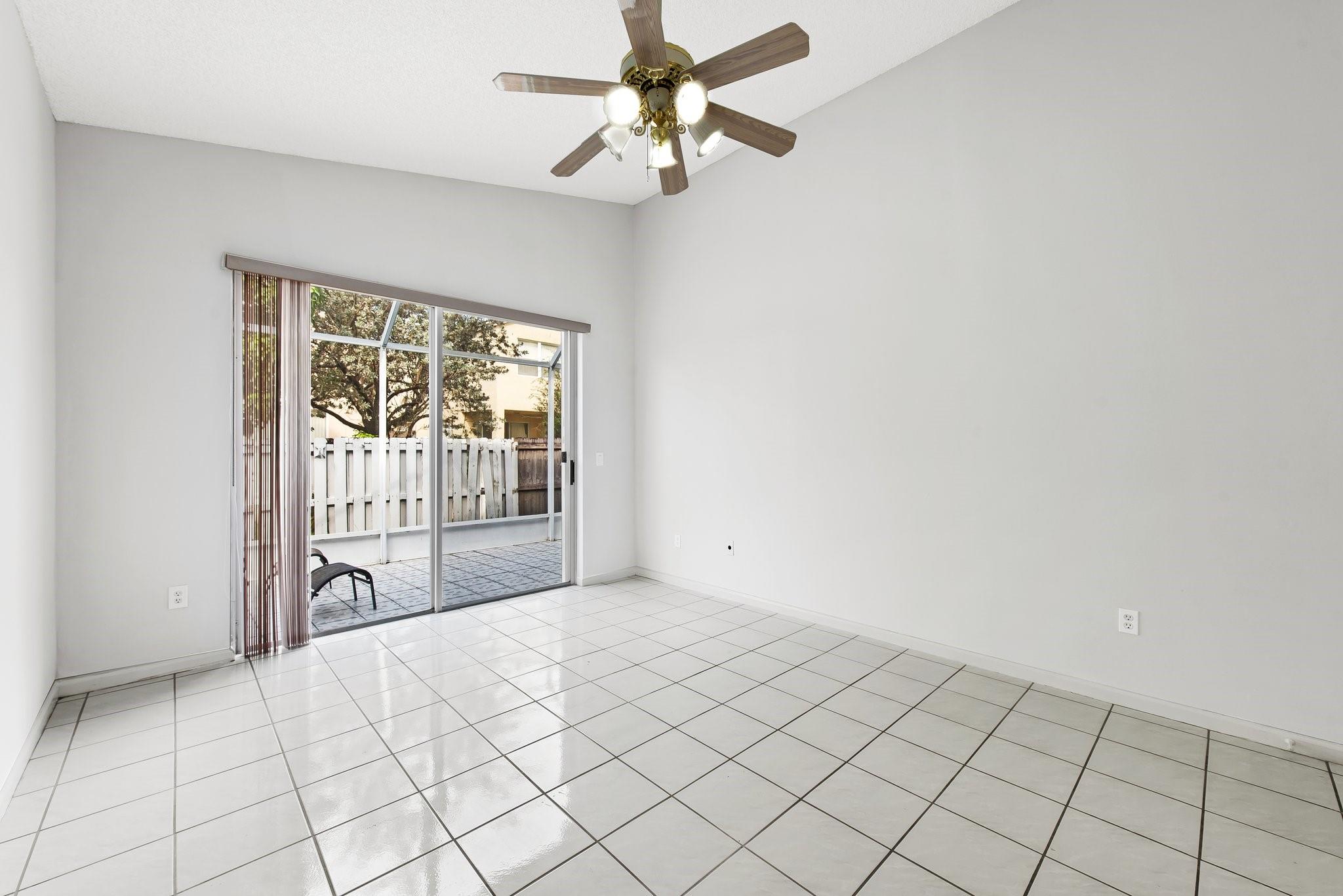 Towngate 156-11 B - Residential