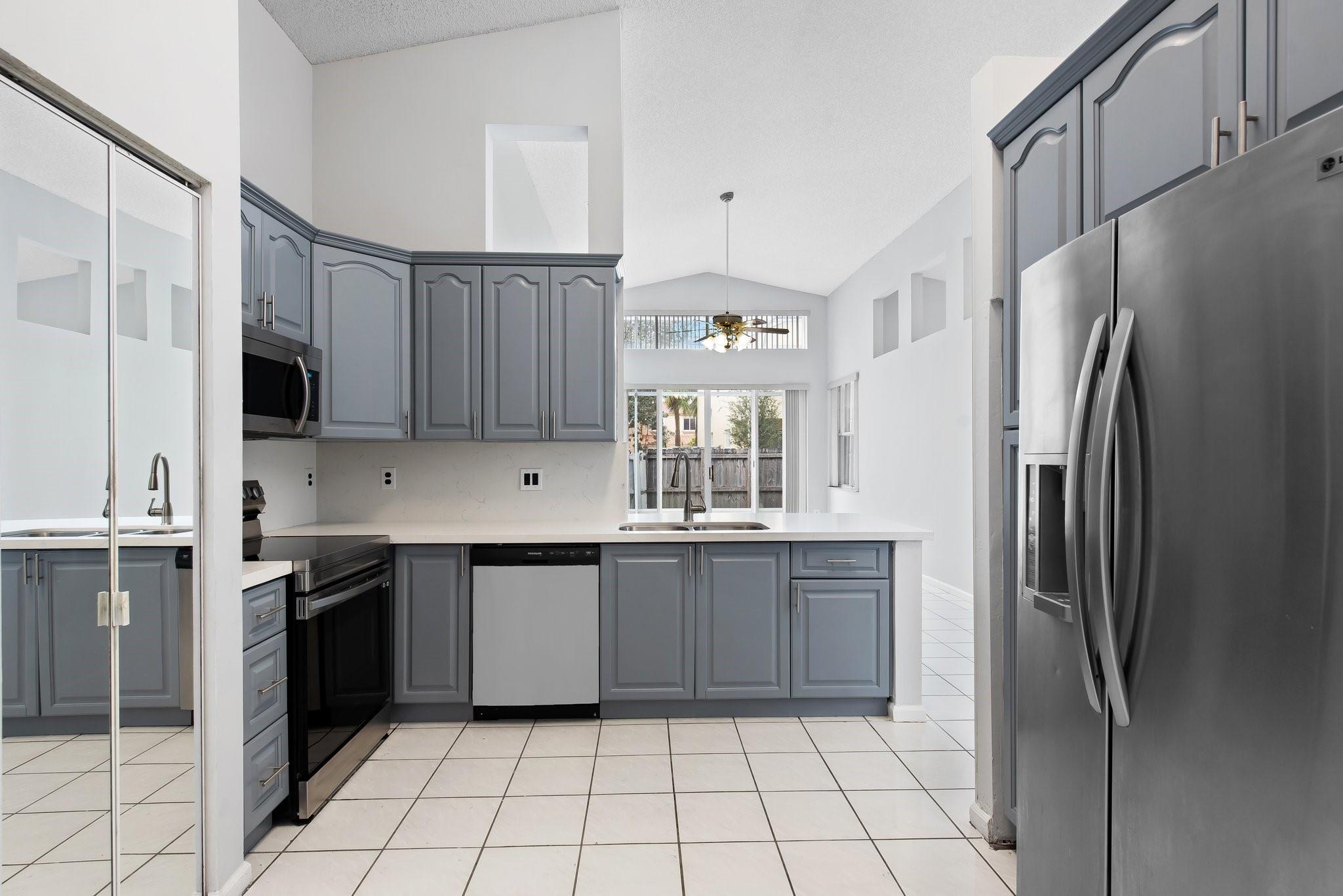 Towngate 156-11 B - Residential