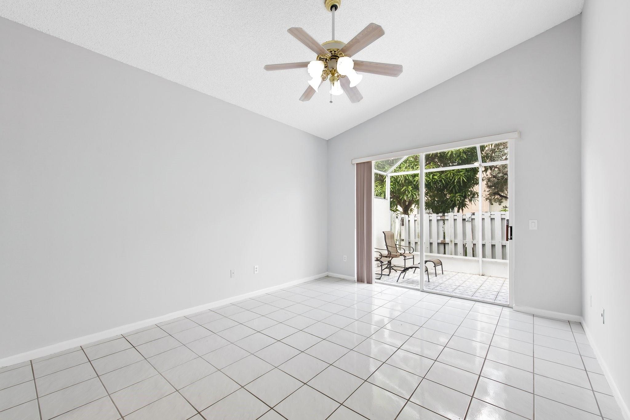 Towngate 156-11 B - Residential