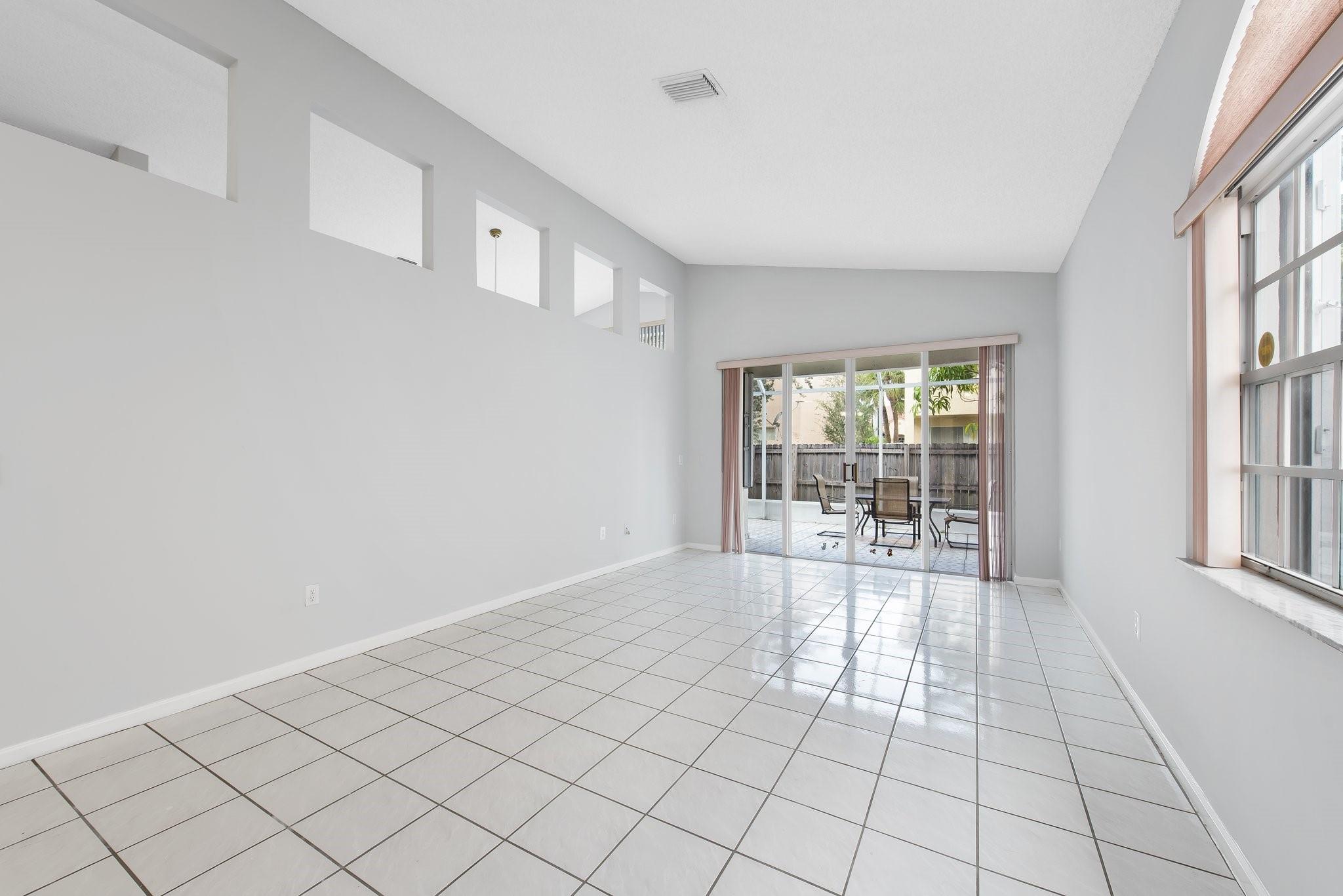 Towngate 156-11 B - Residential