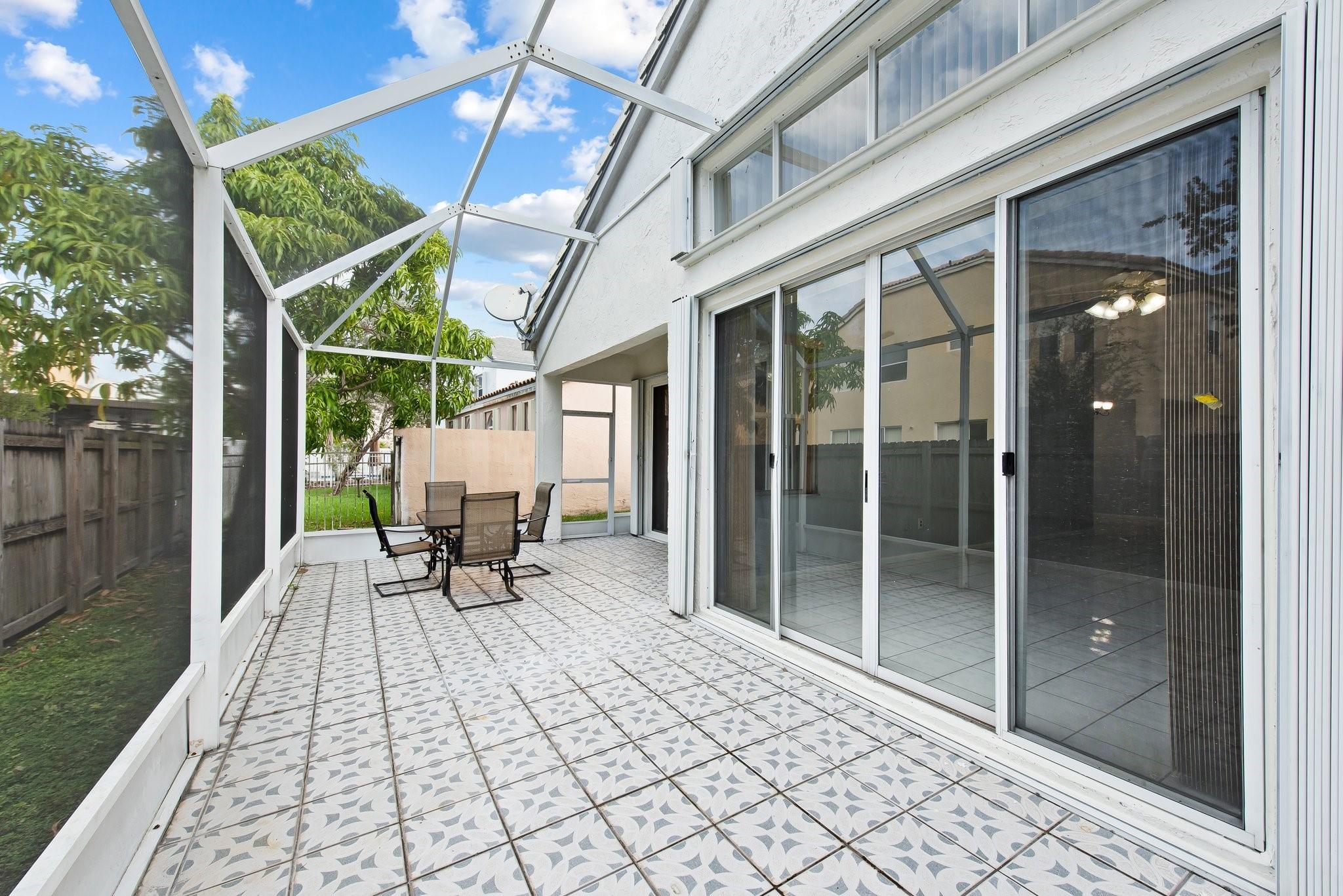 Towngate 156-11 B - Residential