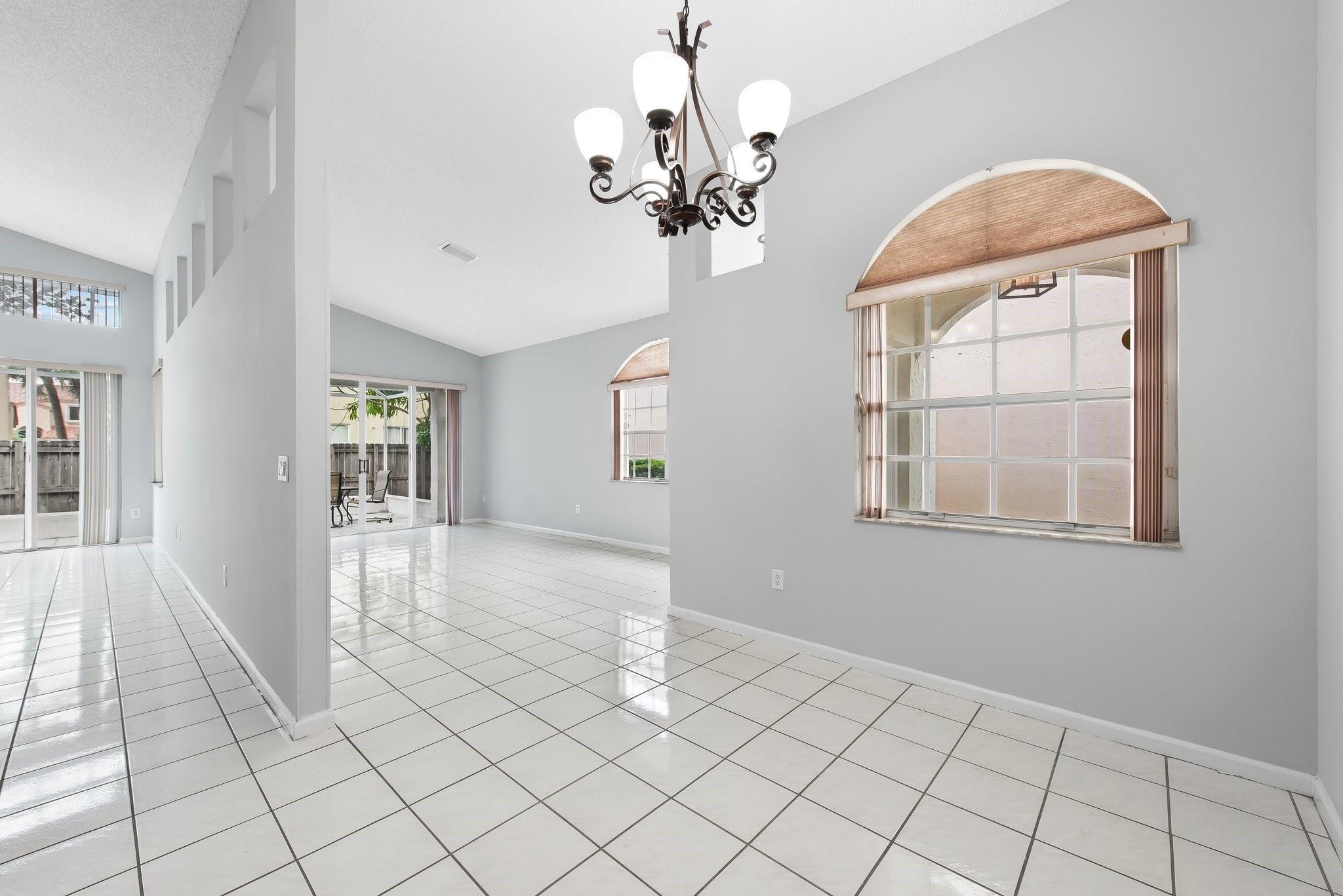 Towngate 156-11 B - Residential