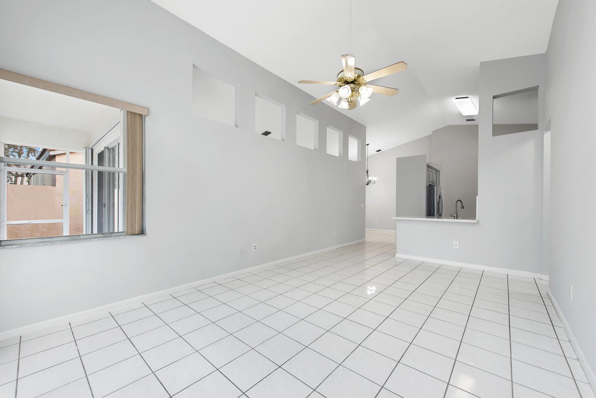 Towngate 156-11 B - Residential