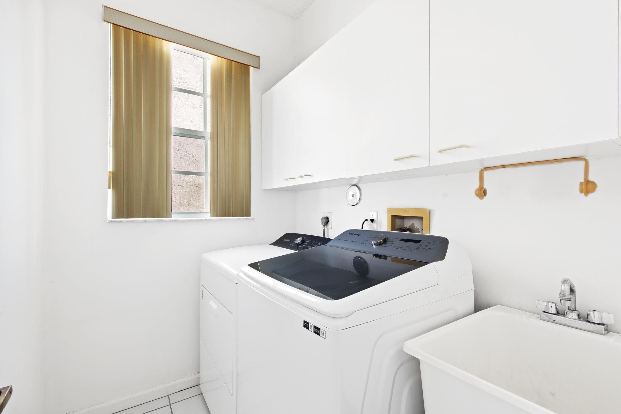 Towngate 156-11 B - Residential