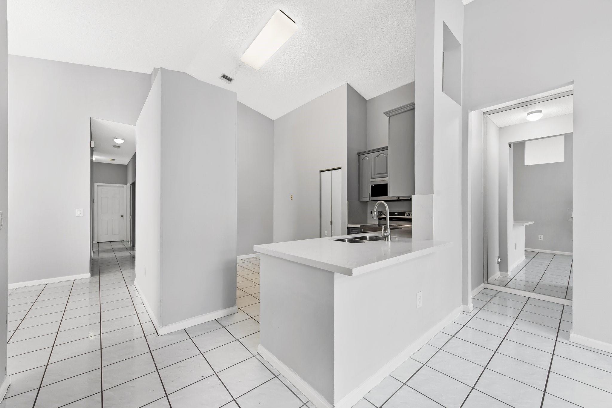 Towngate 156-11 B - Residential