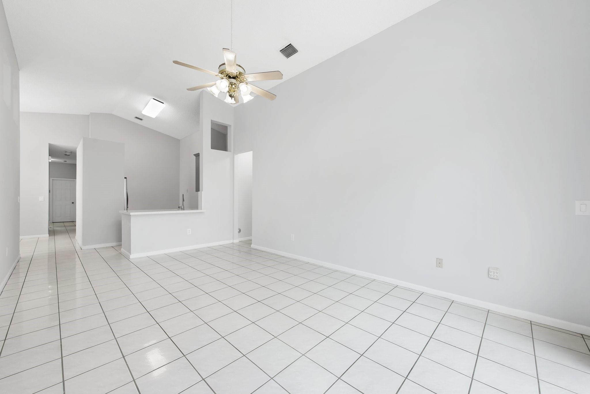 Towngate 156-11 B - Residential