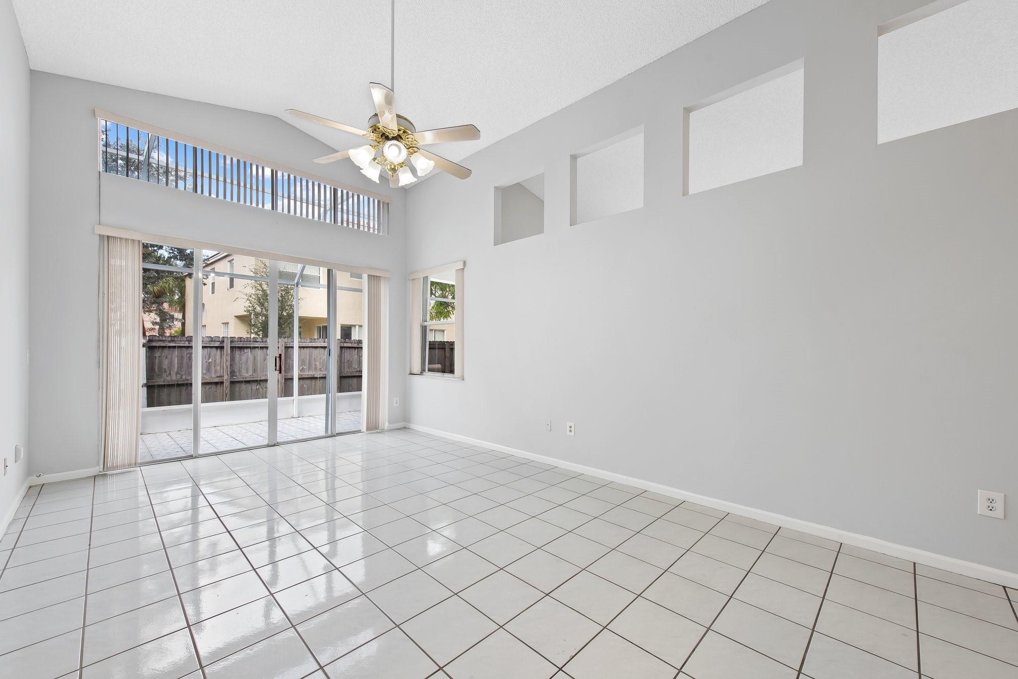 Towngate 156-11 B - Residential