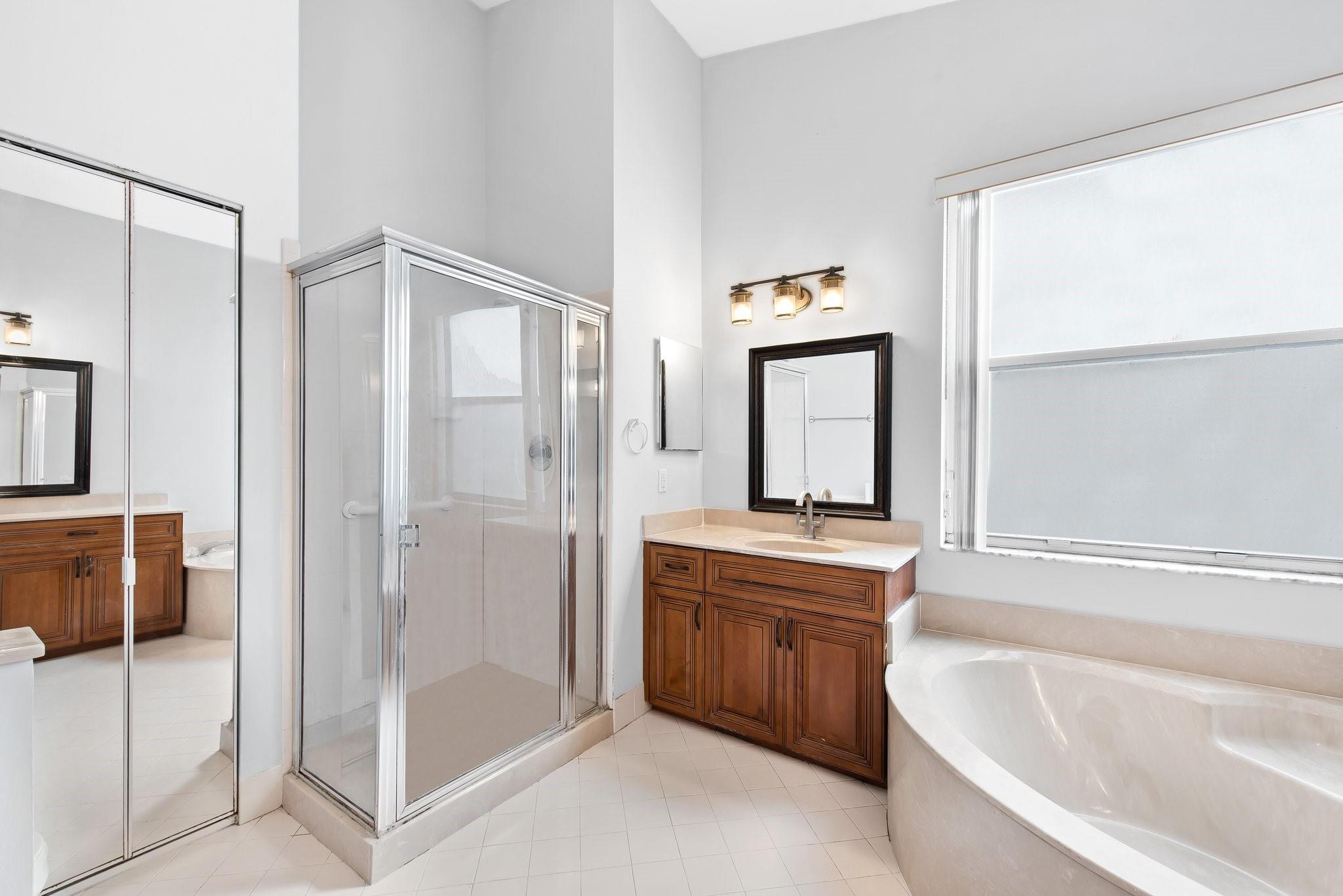 Towngate 156-11 B - Residential