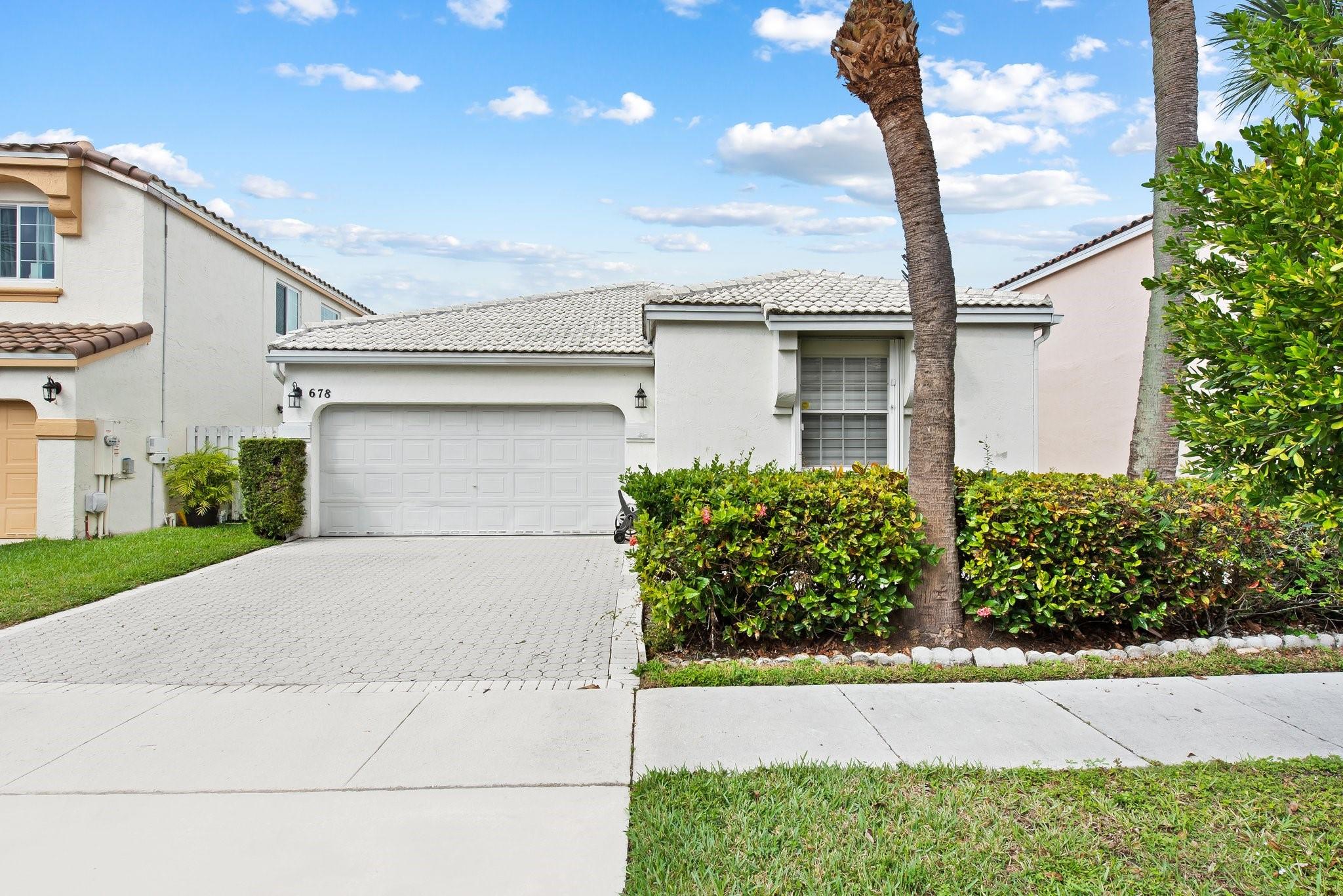 ELEGANT 4 BEDROOM 2 BATH, SINGLE STORY HOME IN THE COMMUNITY OF CLASSIC LANDING IN TOWN GATE . HOME FEATURES BRIGHT AND SPACIOUS FLOOR PLAN, HIGH CEILINGS, TILE FLOORS THROUGHOUT, LARGE MASTER BEDROOM WITH SPACIOUS CLOSET, LAUNDRY ROOM, TWO CAR GARAGE, HIGH EFFICIENCY A/C, UPDATED KITCHEN WITH STAINLESS STEEL APPLIANCES AND ELEGANT COUNTERTOP. LARGE BACKYARD, ACCORDIAN SHUTTERS THROUGHOUT HOME ON ALL WINDOWS. SPRINKLER SYSTEM. LOW HOA. NEAR I-75 AND GREAT SCHOOLS IN AREA. CLOSE TO RECREATIONAL FACILITIES. MOTIVATED SELLER, VERY FLEXABLE !!!!