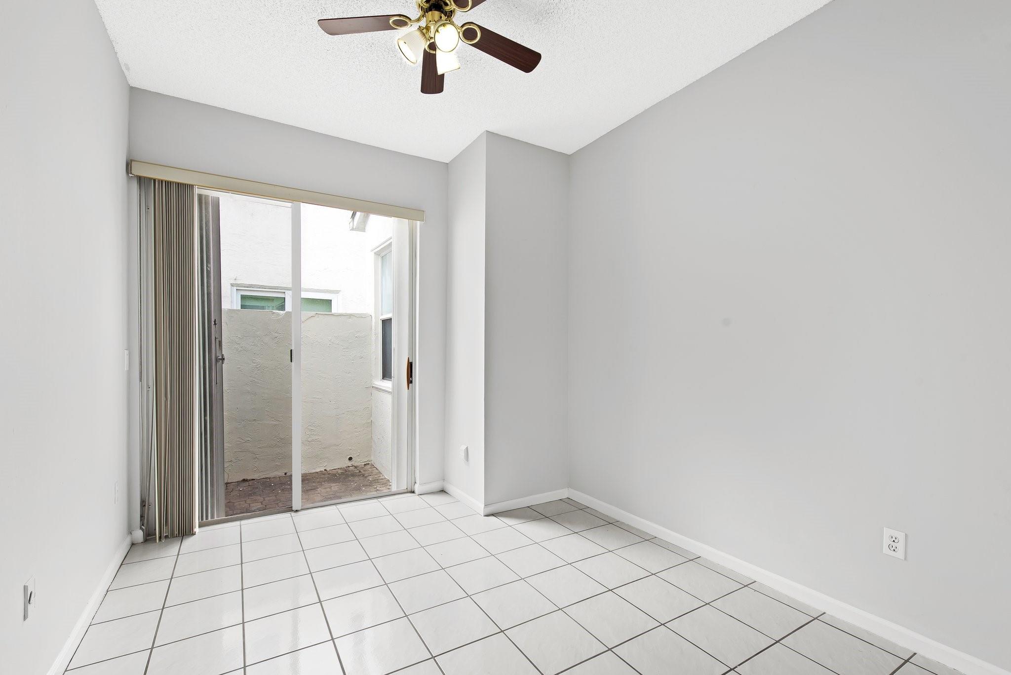 Towngate 156-11 B - Residential