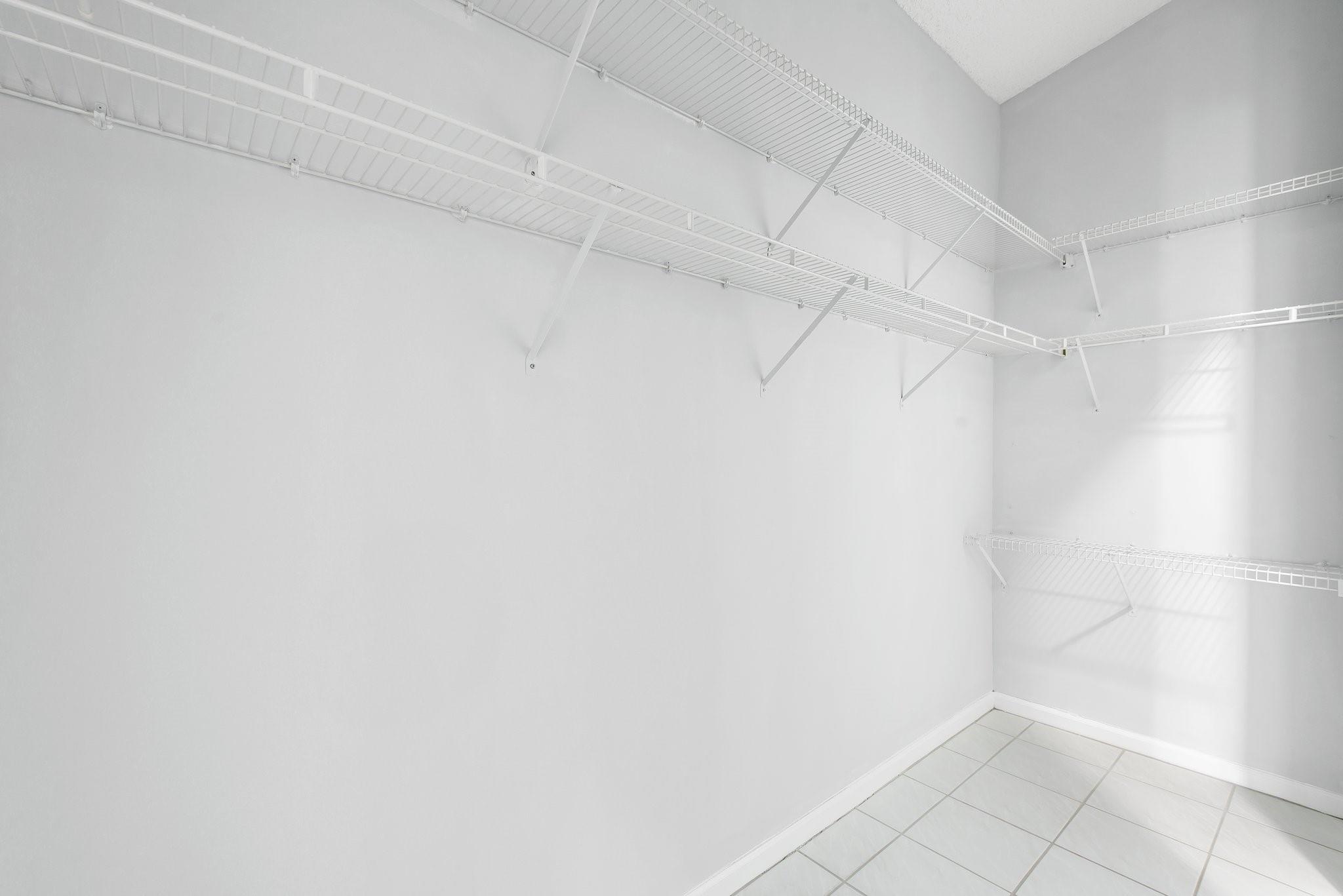 Towngate 156-11 B - Residential