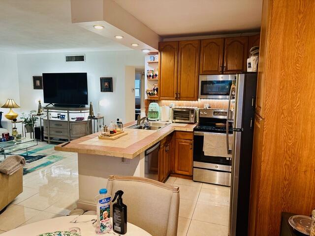 WILTON SHORES EAST CONDO - Residential