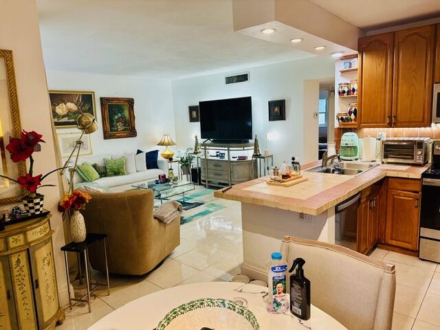 1150 NW 30th Court NW 203