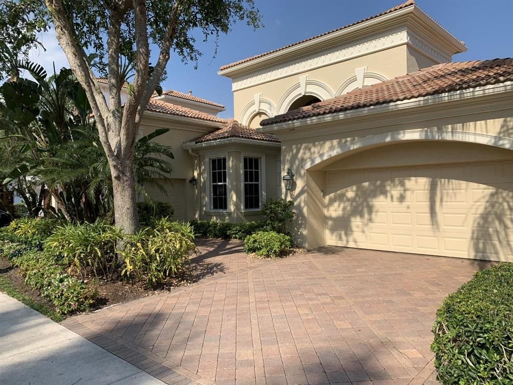 Photo of 118 Monte Carlo Drive, Palm Beach Gardens, FL 33418 (MLS # R10702426)