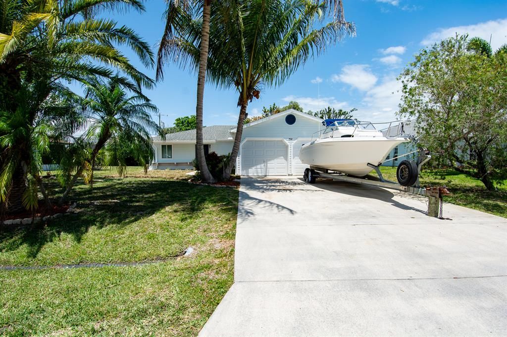 Photo of 2561 SE Victory Avenue, Port Saint Lucie, FL 34952 (MLS # R10799764)