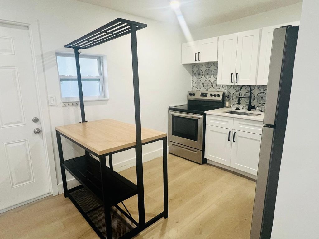 Photo of 1720 N 17th Avenue #6, Hollywood, FL 33020 (MLS # B26035360)