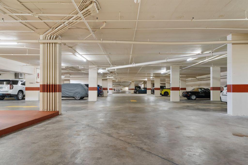 SEAQUAY CONDOMINIUM - Residential Lease