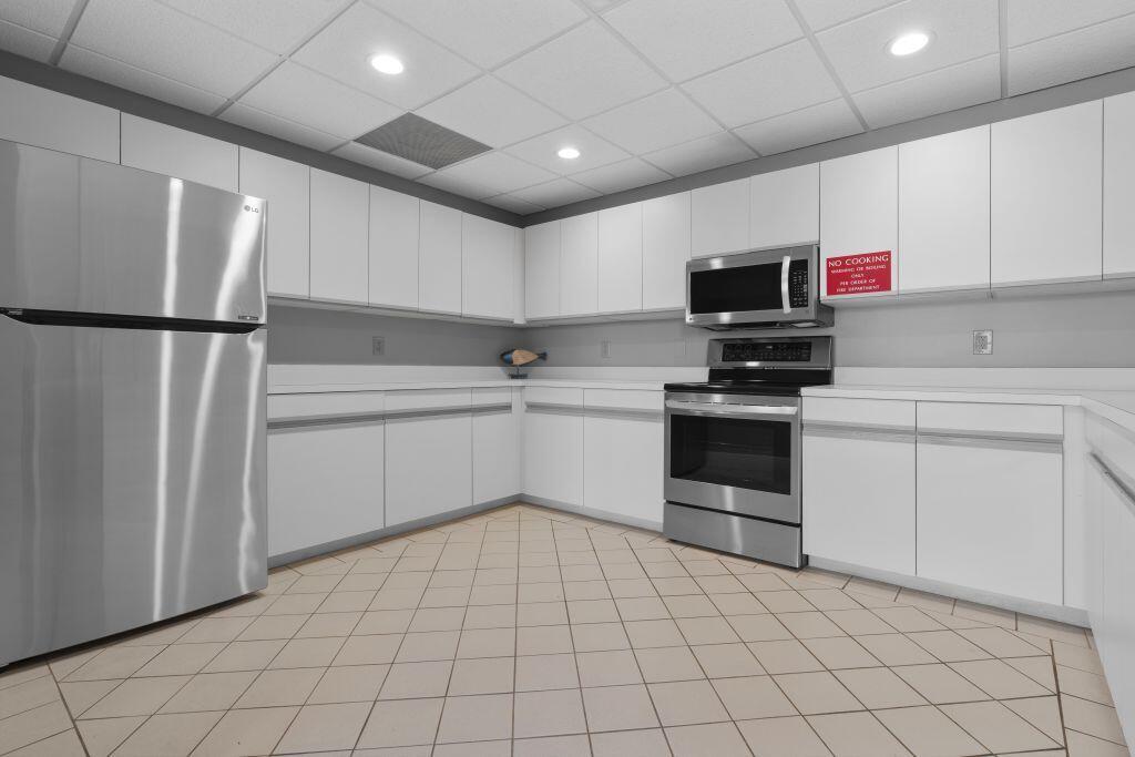 SEAQUAY CONDOMINIUM - Residential Lease