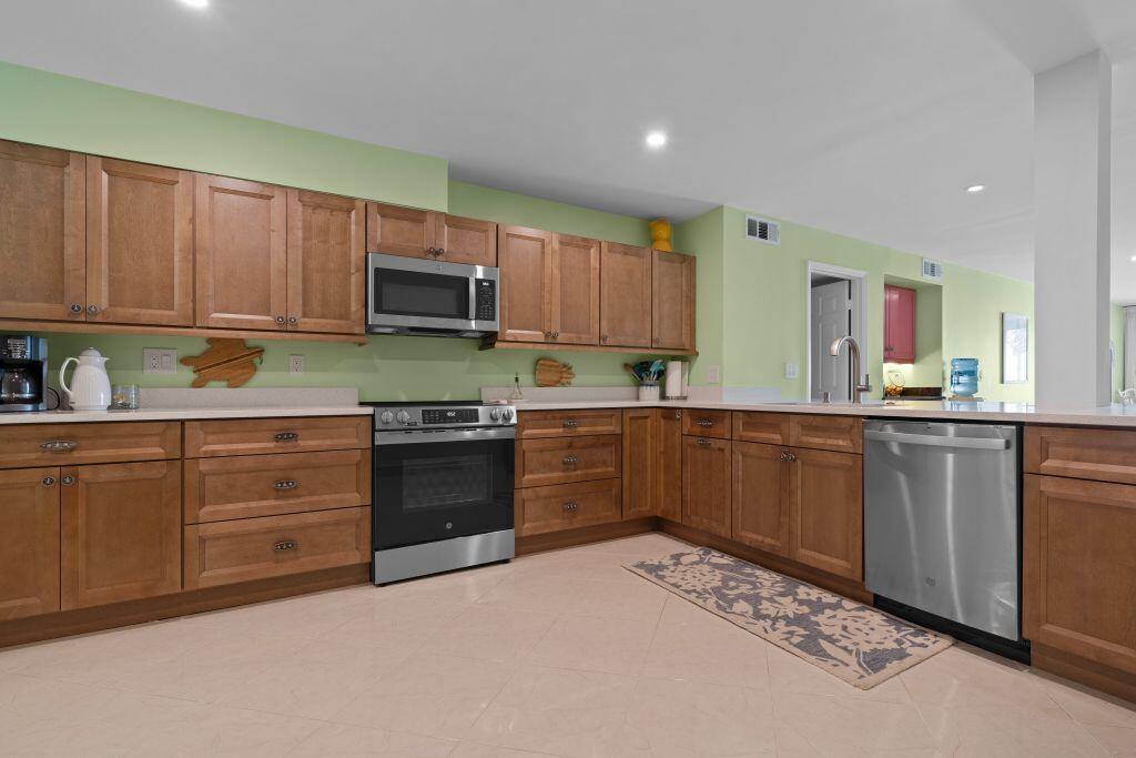 SEAQUAY CONDOMINIUM - Residential Lease