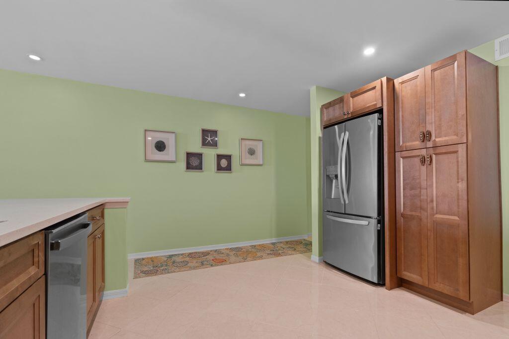 SEAQUAY CONDOMINIUM - Residential Lease