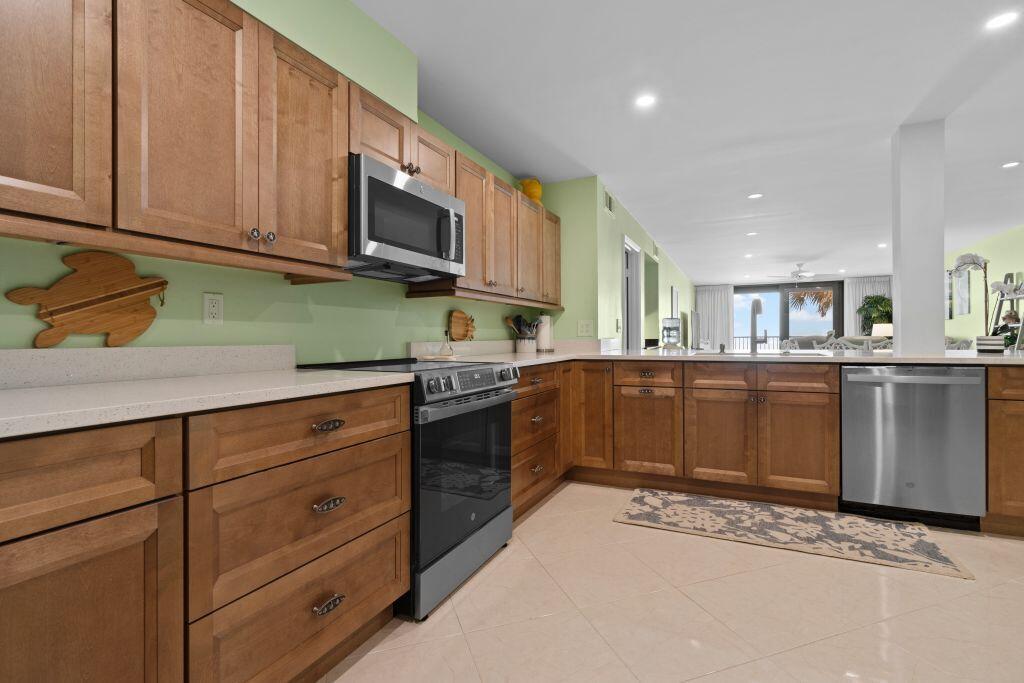 SEAQUAY CONDOMINIUM - Residential Lease