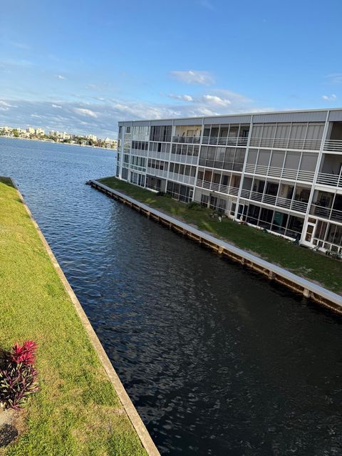 896 N Federal Highway 326 Lantana FL 33462