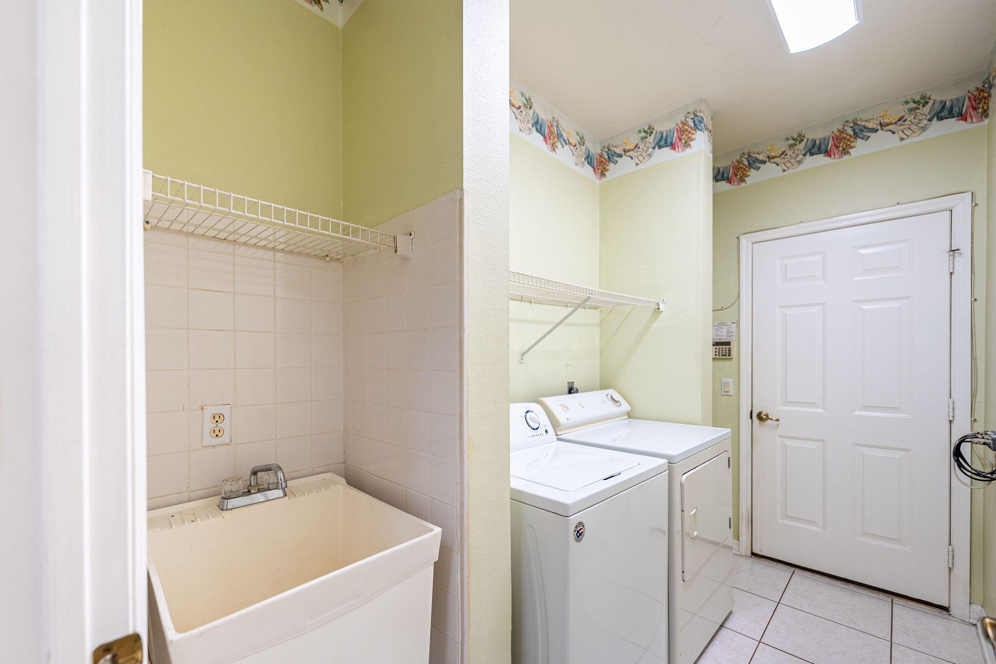 HARBOUR ISLES AT LAKE CHA - Residential