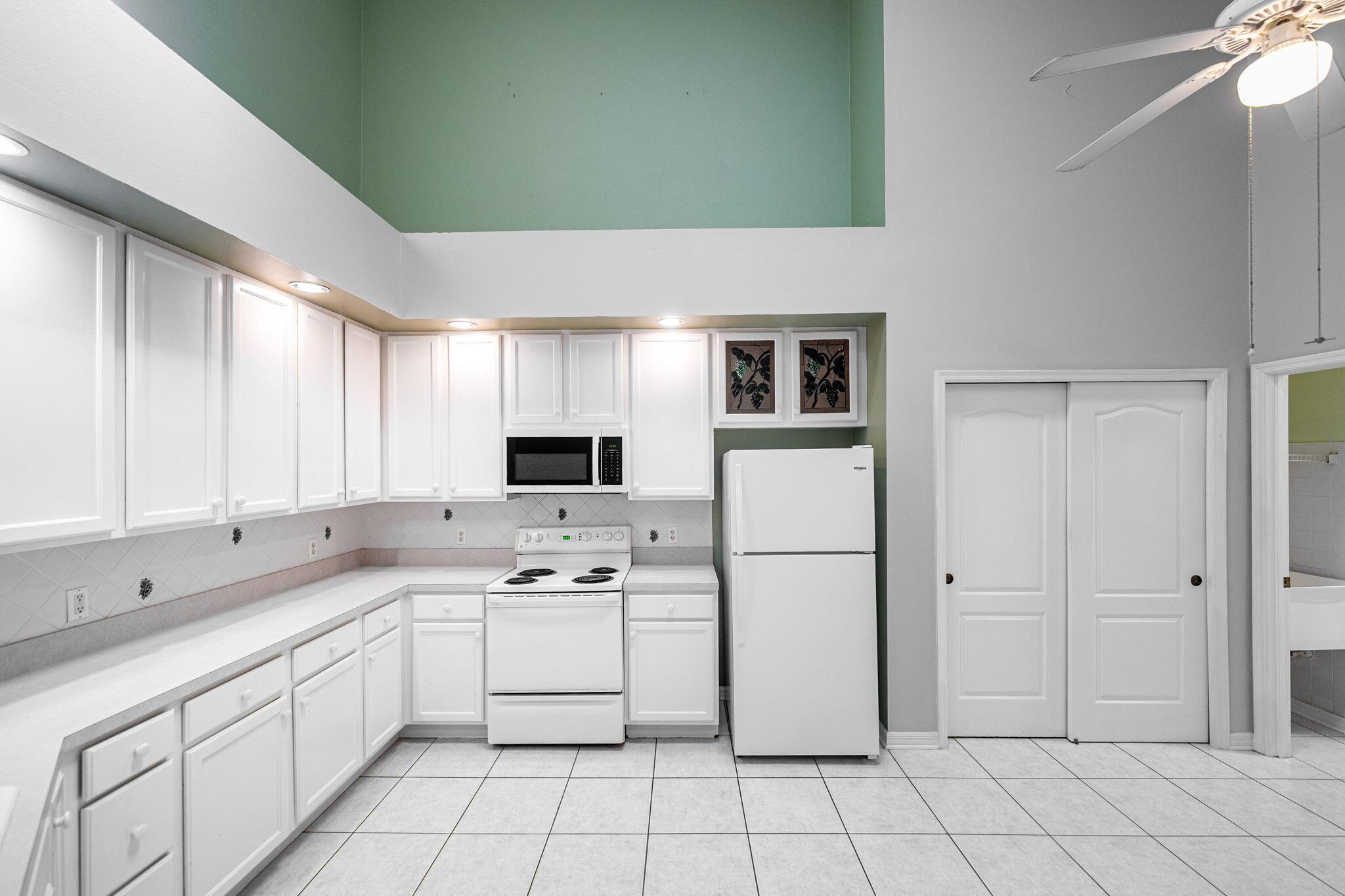 HARBOUR ISLES AT LAKE CHA - Residential