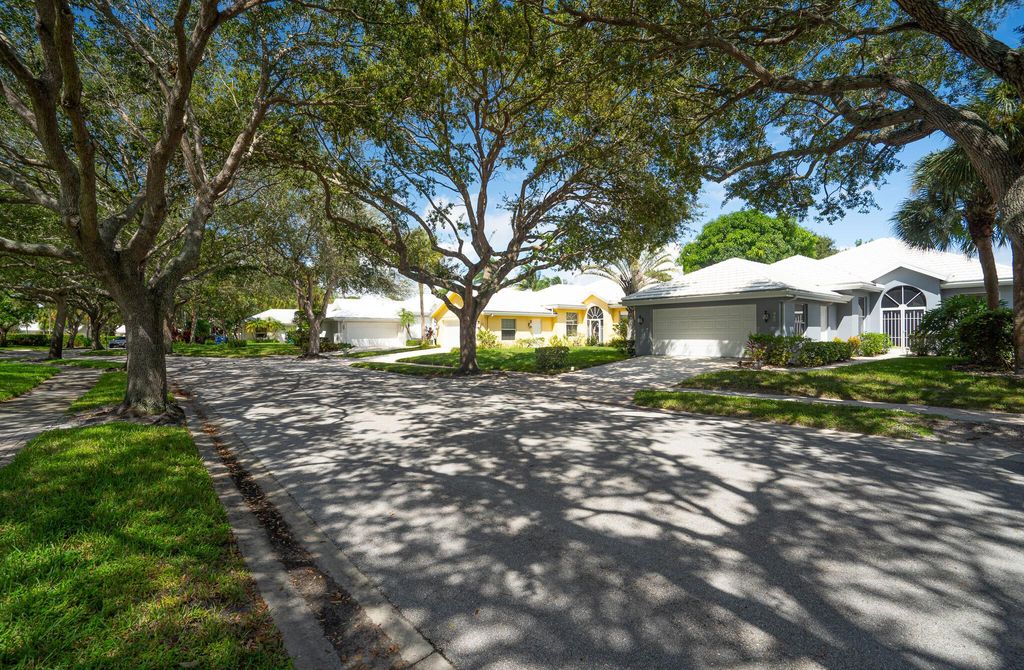 Photo of 960 Bear Island Circle, West Palm Beach, FL 33409 (MLS # R11132820)