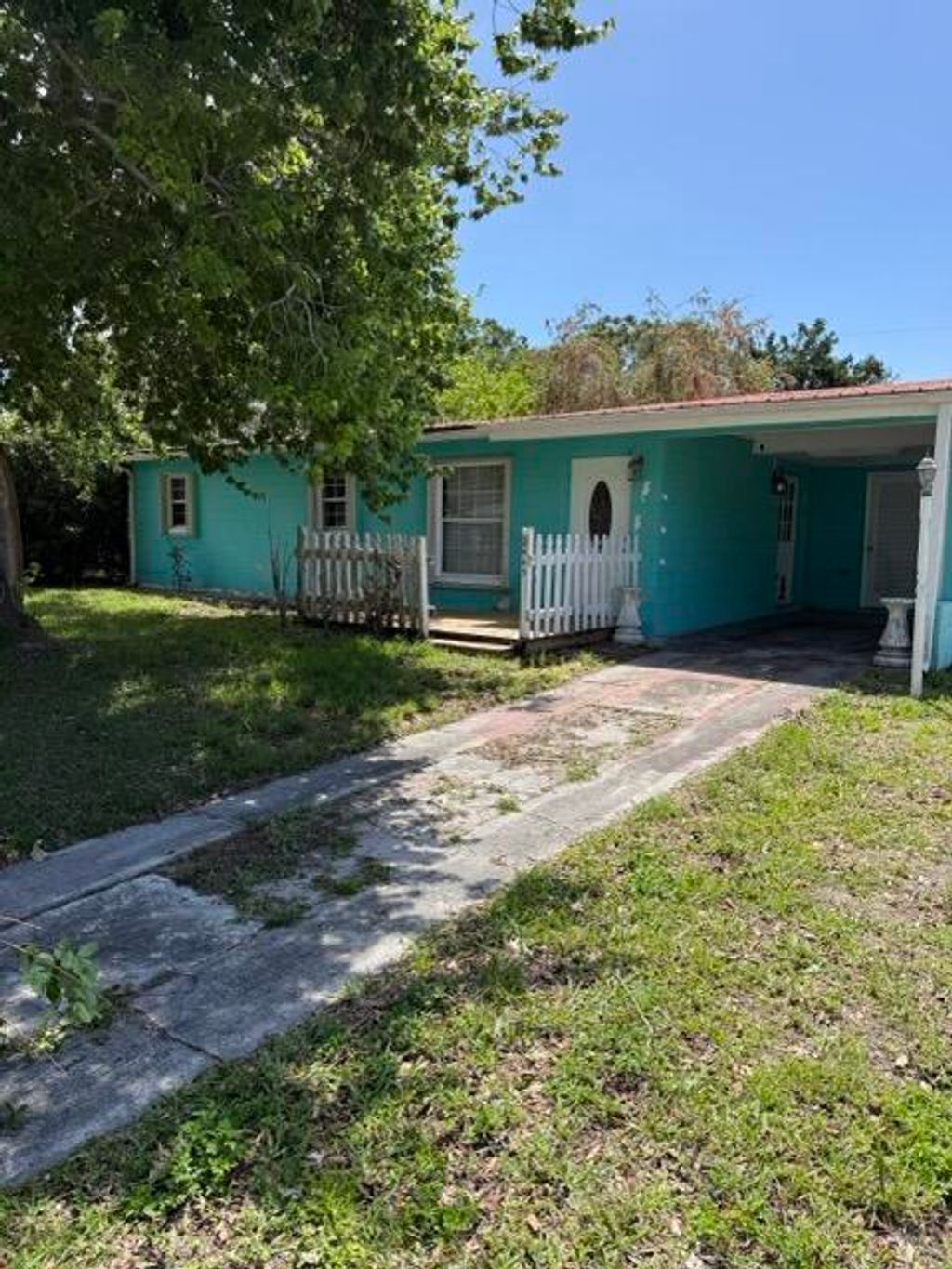 Photo of 2443 2nd Place SW, Vero Beach, FL 32962 (MLS # B26017722)