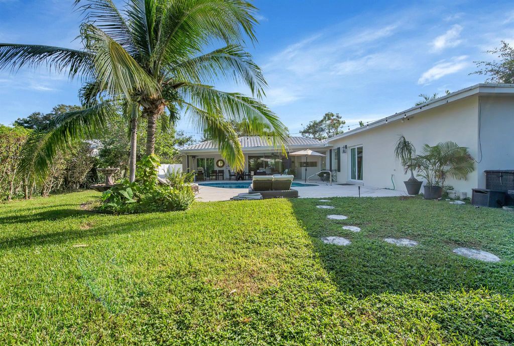 Photo of 1261 SW 15th Street, Boca Raton, FL 33486 (MLS # R11034571)