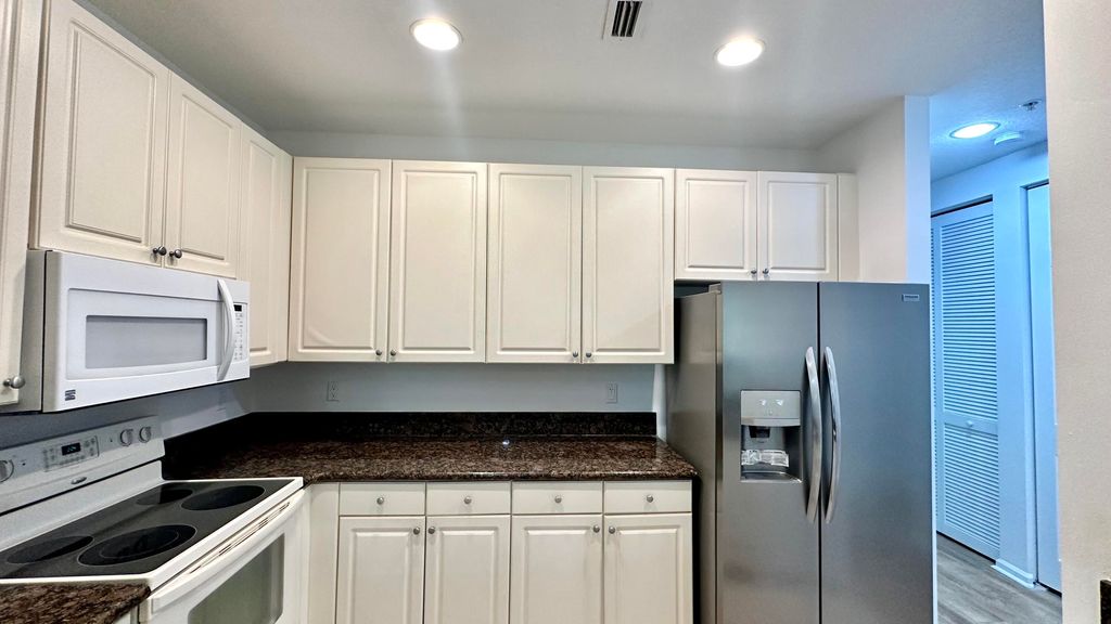 Photo of 1546 Via Alferi, Boynton Beach, FL 33426 (MLS # R11042043)