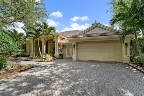 5621 SE Forest Glade Trail, Hobe Sound, FL MLS: R11080439