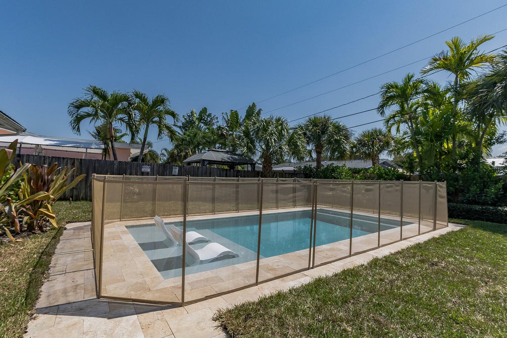 Photo of 47 RIDGEWOOD Circle, Tequesta, FL 33469 (MLS # B26091332)