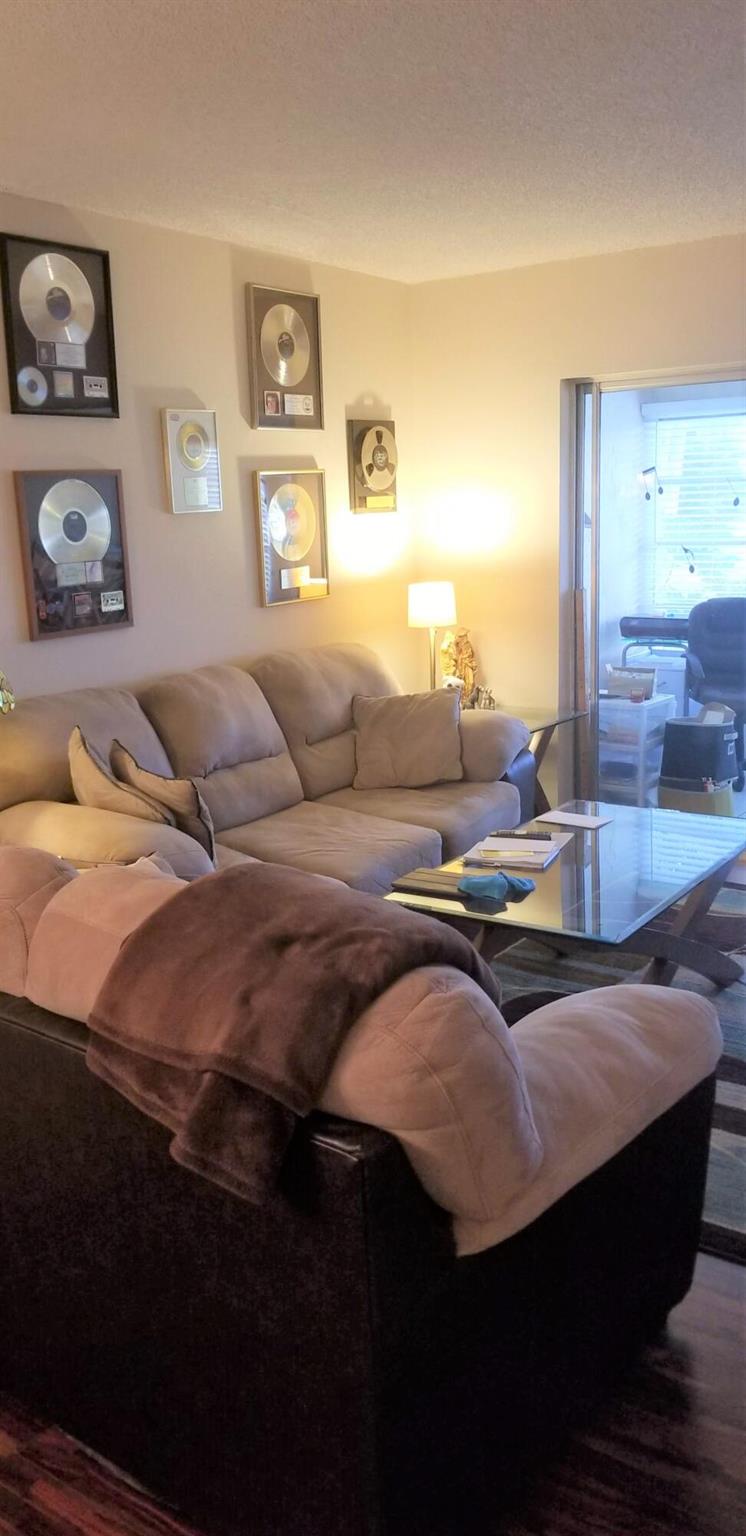 VILLAGES OF ORIOLE BONAIR - Residential