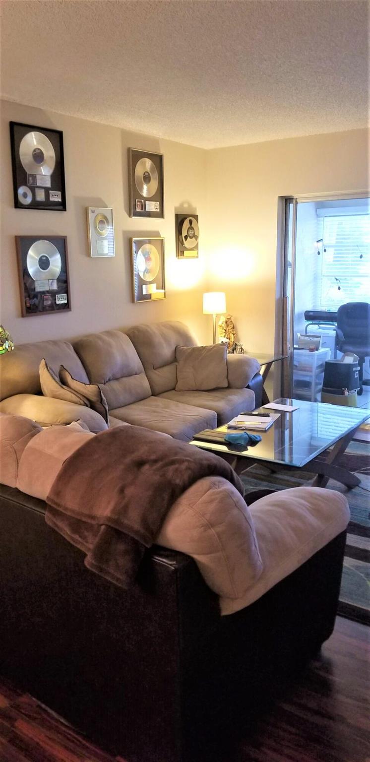 VILLAGES OF ORIOLE BONAIR - Residential