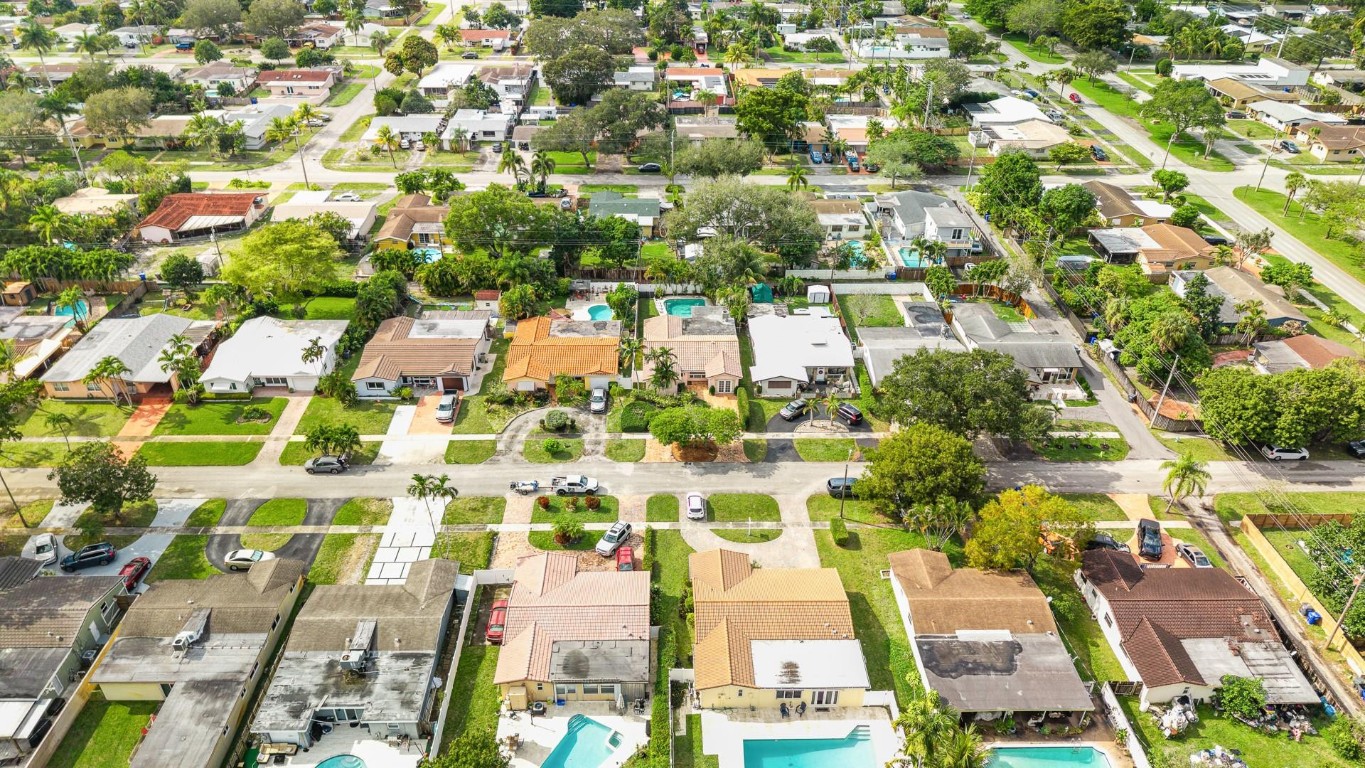 Hollywood Hills 6-22 B - Residential