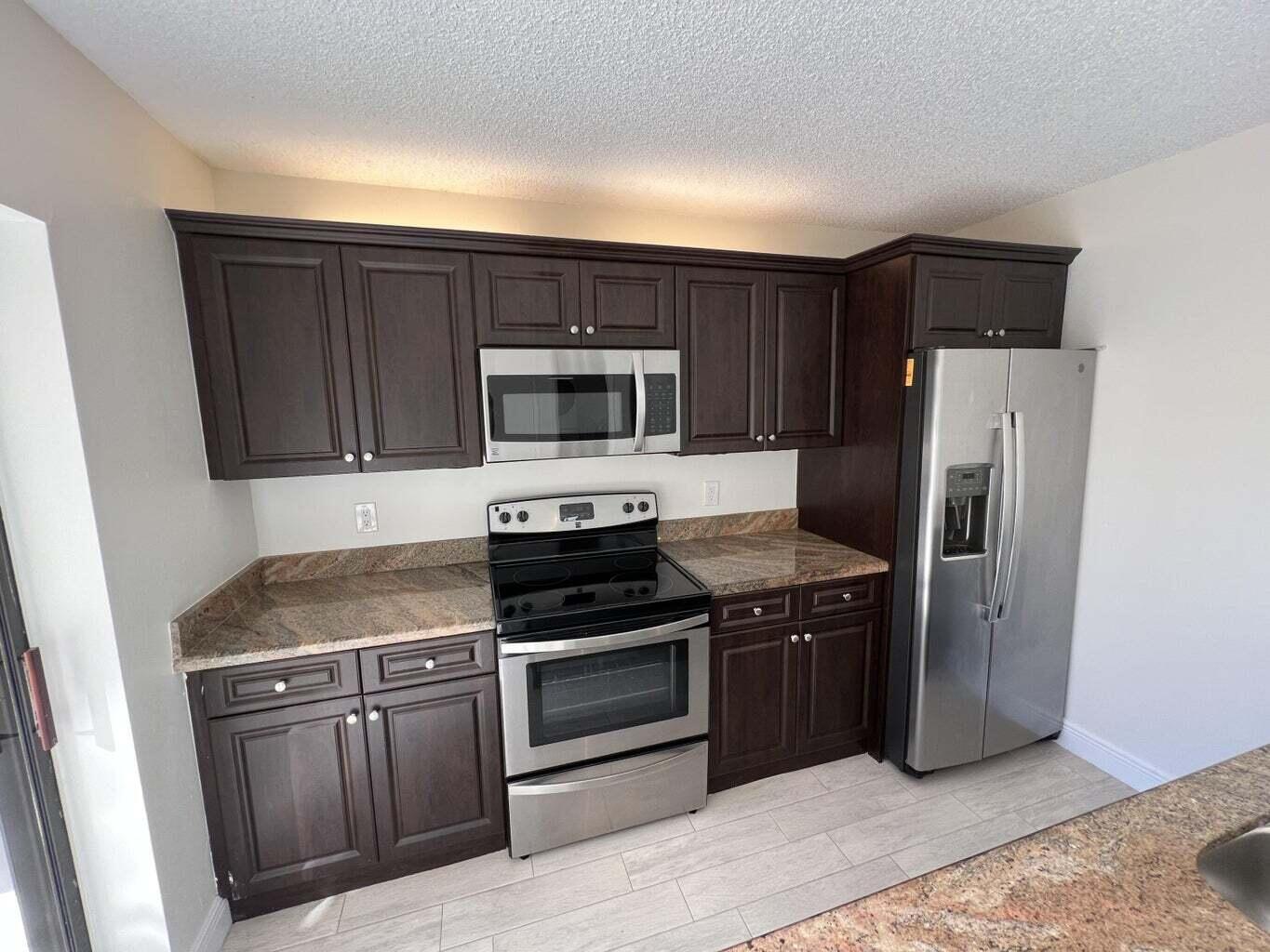 WATERSIDE LUXURY TOWNHOMES CONDO - Residential Lease