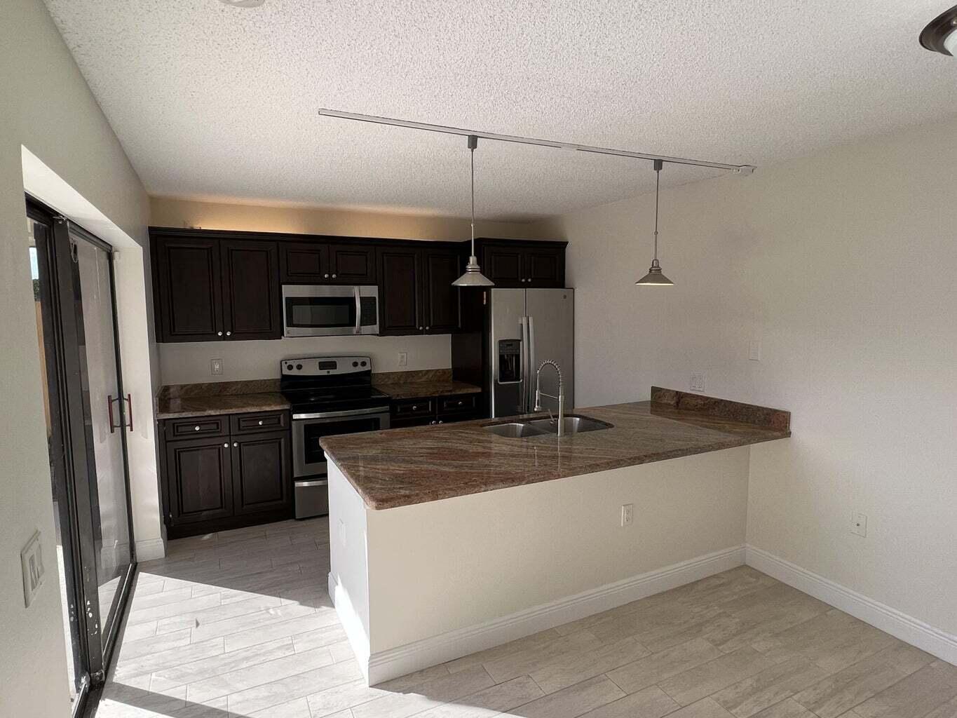 WATERSIDE LUXURY TOWNHOMES CONDO - Residential Lease