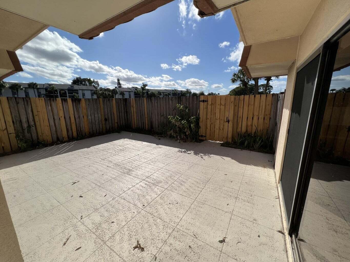 WATERSIDE LUXURY TOWNHOMES CONDO - Residential Lease