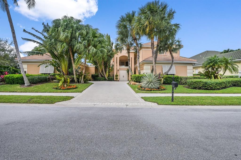 Photo of 70 St George Place, Palm Beach Gardens, FL 33418 (MLS # R10675061)
