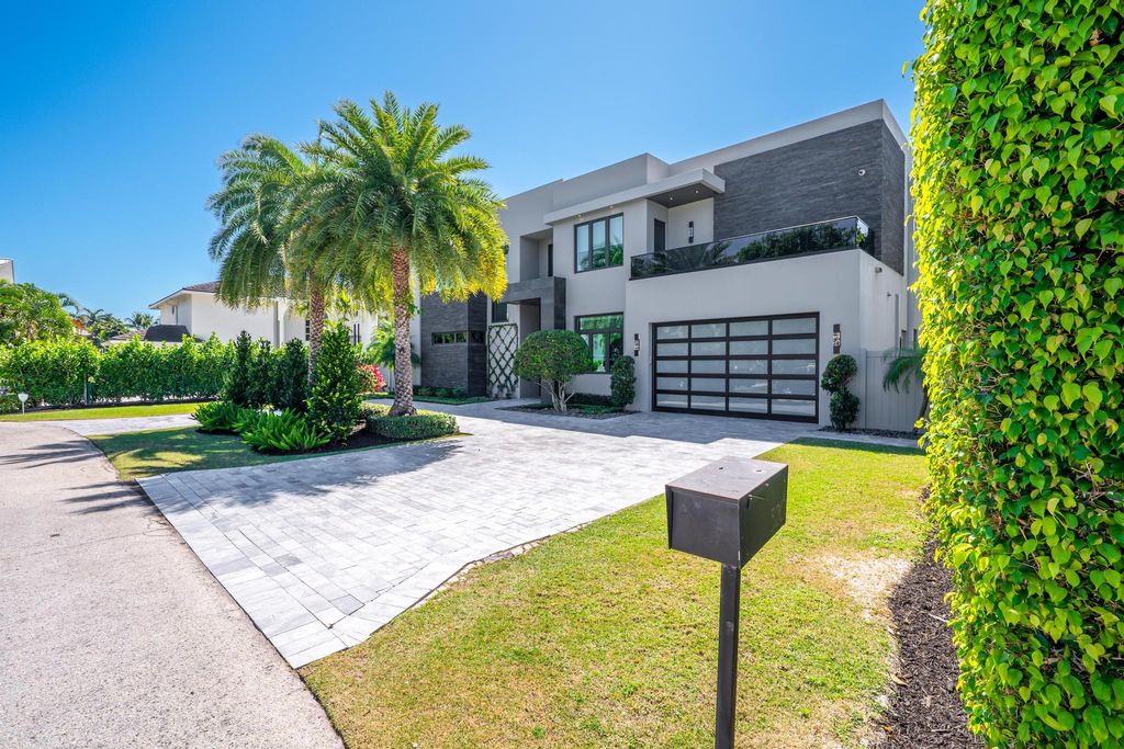 Photo of 520 NE 4th Lane, Boca Raton, FL 33432 (MLS # R11135742)