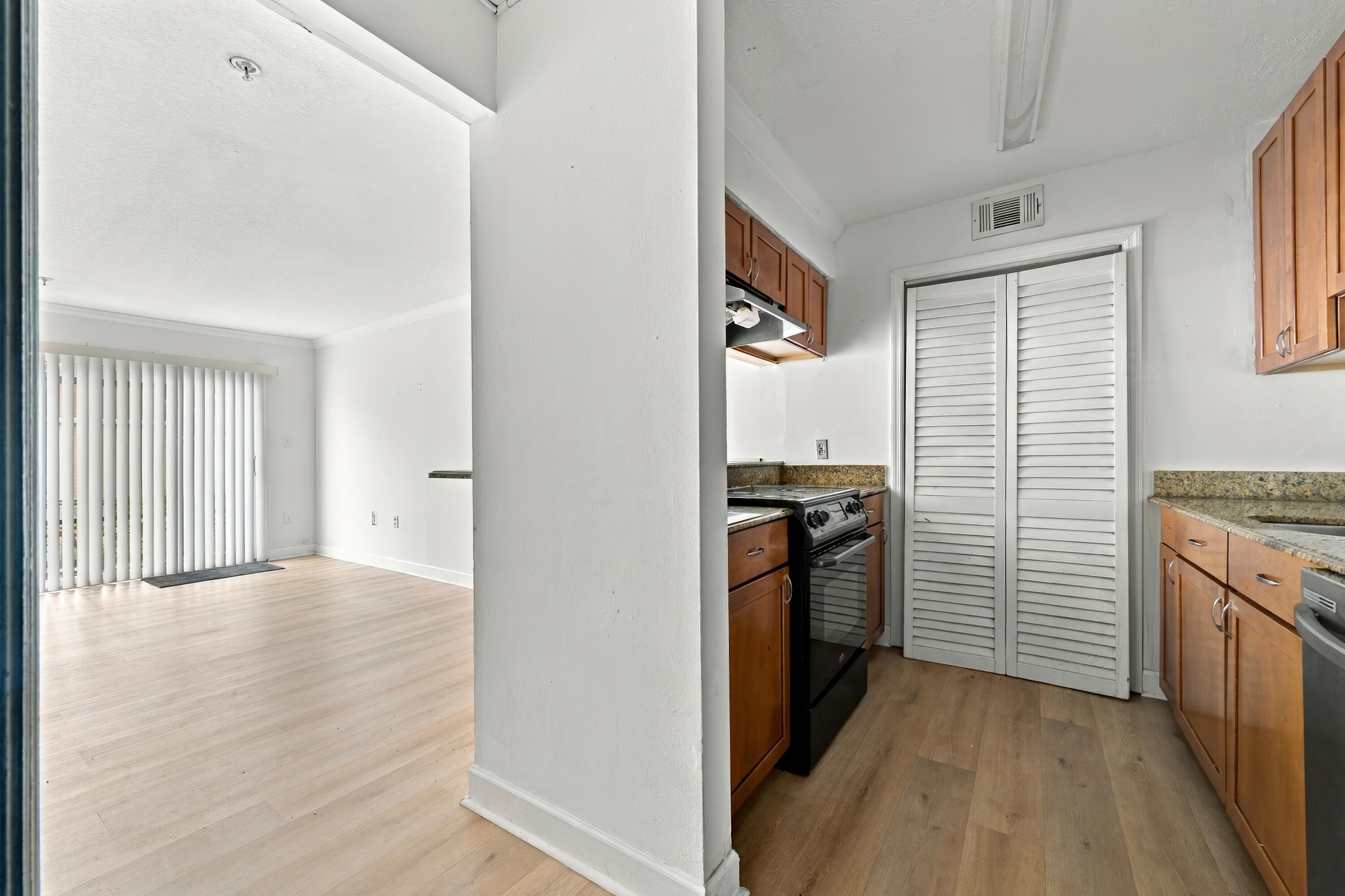 2303 N CONGRESS Avenue 11